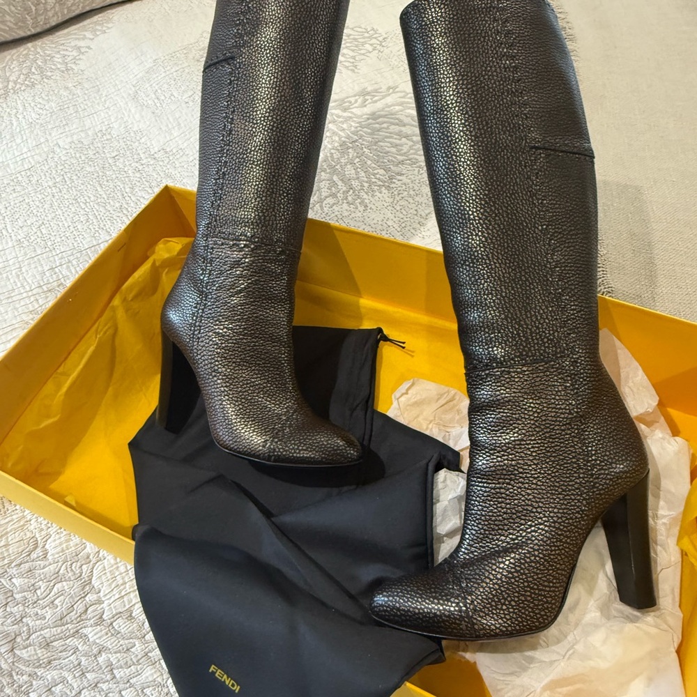 Fendi Textured Black Heeled Boots